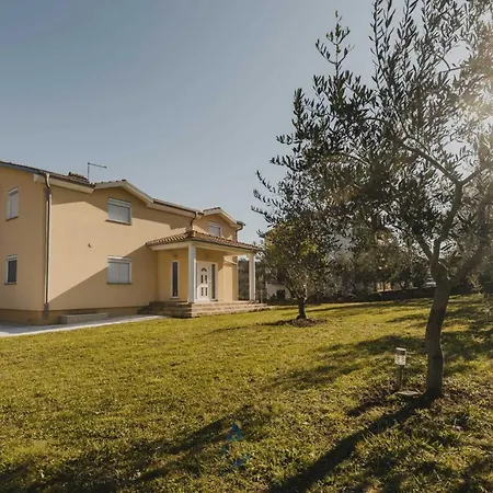 Vale By Awaytocroatia