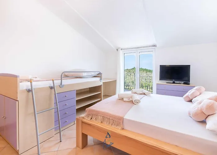 Vale By Awaytocroatia *